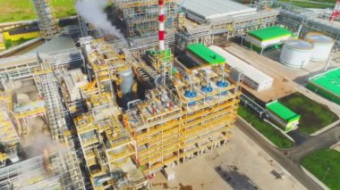 ekipman üst görünümü ile gaz ve petrol rafinerisi kompleksi