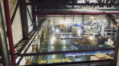 ekipman ve işçiler ile kağıt yapımı tesisi atölye