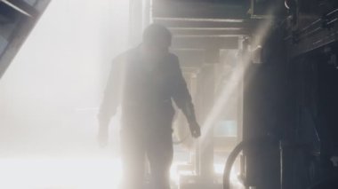 dükkan yavaş hareket ekipman kontrol işçi silueti