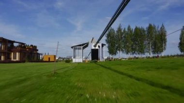 flycam çim üzerinde süspansiyon demiryolu unibus izler