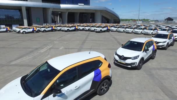 Cars for Yandex rental service drive on parking site aerial — Stockvideo