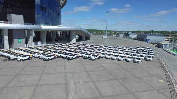 Shiny autos for Yandex rental service by salon bird eye view — Stock video