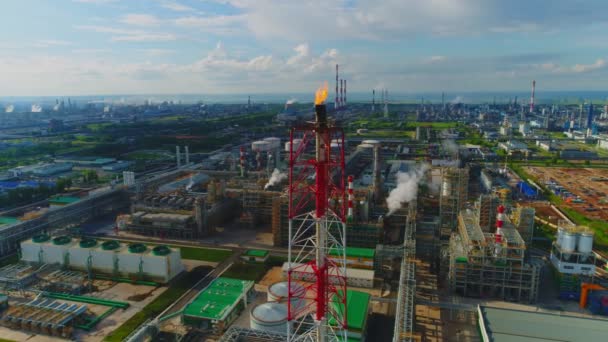 Burning torch of flare gas at refinery complex aerial view — Stock Video