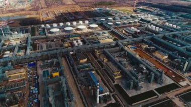 doğalgaz ve petrol rafineri kompleksi boru hatları ve tanklar antenle