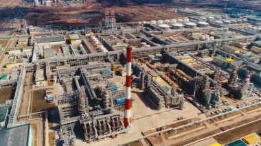 modern donanımlı gaz ve petrol rafinerisi kompleks hava görüntüsü