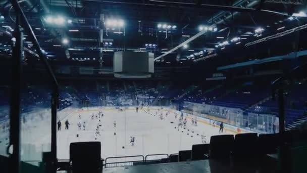Hokejisté mají trénink k účasti v soutěži — Stock video