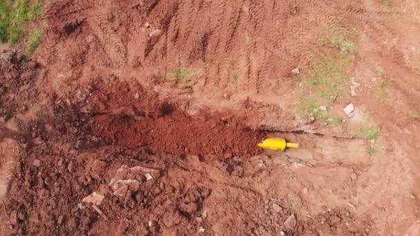 Digger truck near trench with yellow pipe upper view — Stock Video