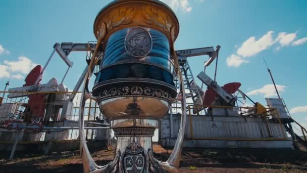 Shiny with Yuri Gagarin portrait against working pump jacks — Stock Video