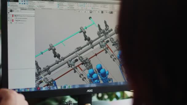 Mérnökök megvitatják rajz csővezeték rendszer irodai — Stock videók