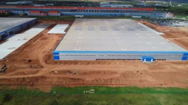 Baharda gelecek üretim tesisinin depolama binaları