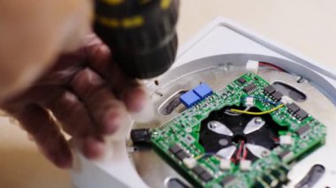 Detayları çiple vida bükme olayına bağlar