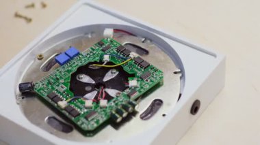 İşçi vidaları çip ile bağlantı detayı vaka büküyor