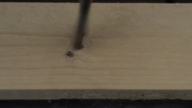 Adam ahşap tahta sondaj