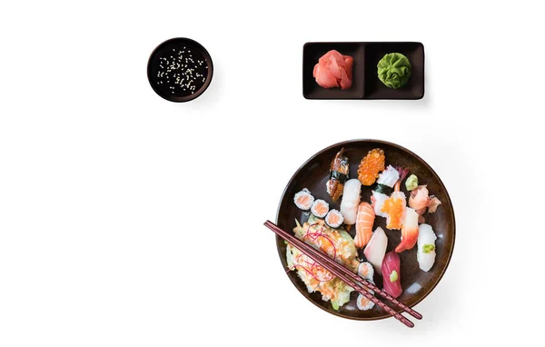 午餐与寿司菜查出在白色背景 — 图库照片