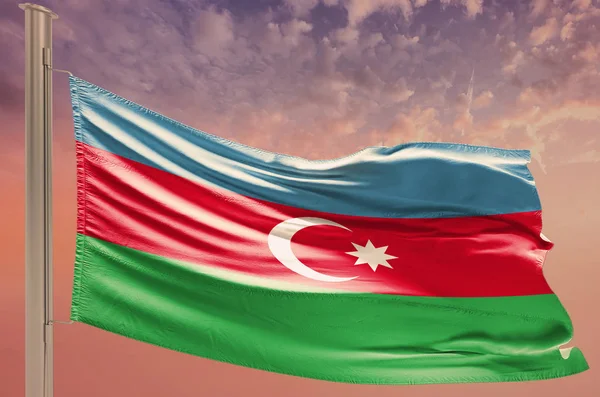 Σημαία Του Αζερμπαϊτζάν Σχετικά Συννεφιασμένο Ουρανό — Φωτογραφία Αρχείου