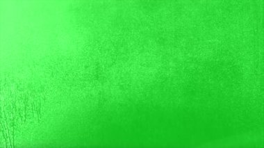  Yeşil arka planda yüzey Rainstorm. Gerçekçi yağmur ve su damlacıkları ile Chroma anahtar yeşil ekran arka plan