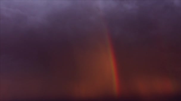 Nubes Tormenta Cinematográfica Con Rayos Que Reflejan — Vídeo de stock