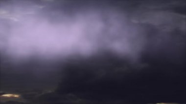 Yıldırımlar yansıtan ile sinema fırtına bulutları 