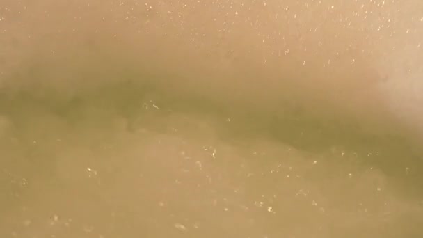 Eau Coule Dans Jacuzzi Salle Bain Spa Avec Hydromassage Mousse — Video