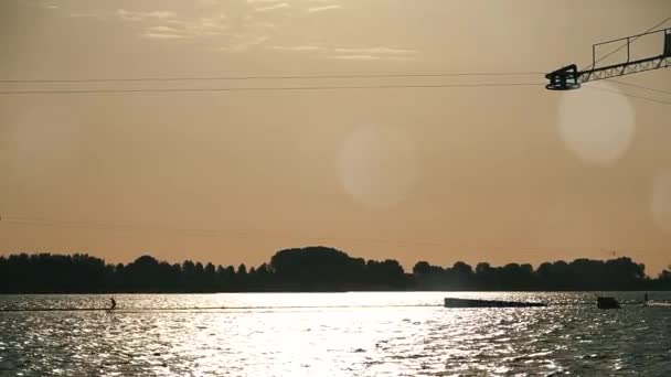 Wakesurfer Surfovat Palubě Extrémní Životní Styl — Stock video