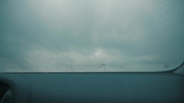 窓の雨滴と雷の光 — ストック動画
