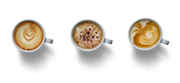 Beyaz artalan üzerinde yalıtılmış Latte sanat kahve bir kupa üst görünümü