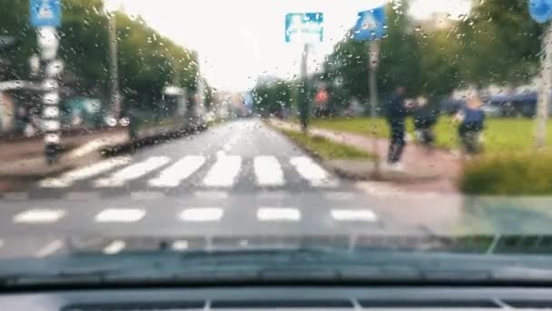 Vista Dentro Carro Para Fora Chuva Cai Pára Brisas Carro — Vídeo de Stock