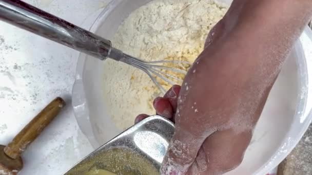 Processo Fabbricazione Sbattere Pasta Cucina Casalinga Con Cura Parenti — Video Stock