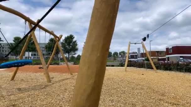 Balanço Vazio Parque Infantil Durante Estado Emergência Pela Razão Ameaça — Vídeo de Stock