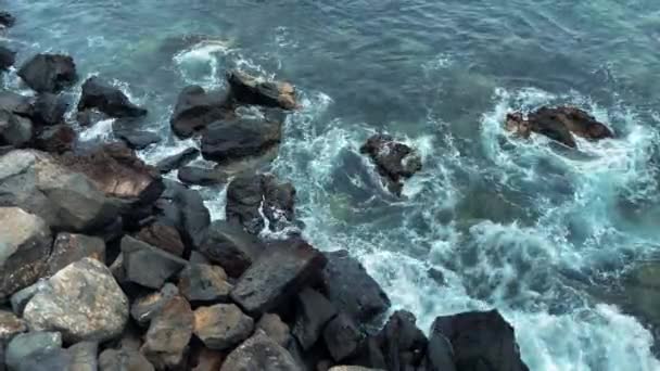 Krásný Výhled Modrý Oceán Deep Blue Sea Waves Crashing Frothing — Stock video