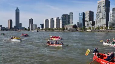 Rotterdam Hollanda. 6 Eylül 2025. Nieuwe Maas Rotterdam Geleneksel Kürek Yarışması