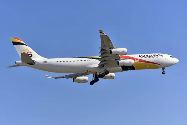 Tenerife Espanha Maio 2018 Airbus A340 313 Air Belgium Prestes — Fotografia de Stock