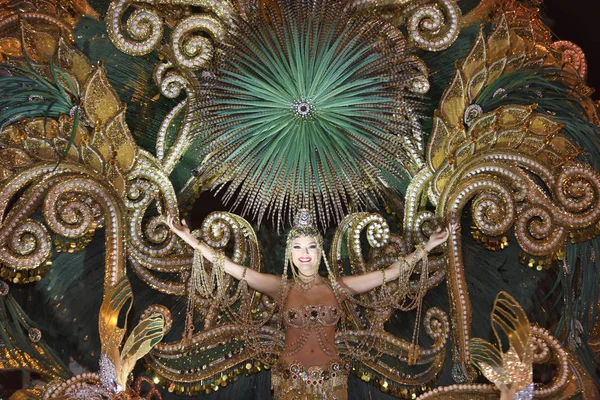 TENERIFE, MARÇO 2: Grande desfile na rua anunciando que Ca — Fotografia de Stock