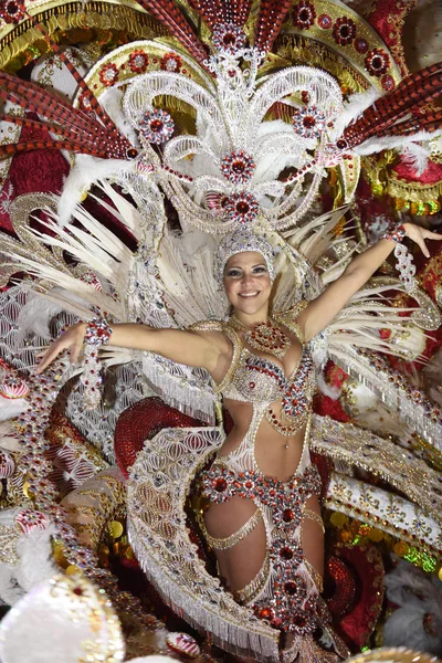 TENERIFE, MARÇO 2: Grande desfile na rua anunciando que Ca — Fotografia de Stock