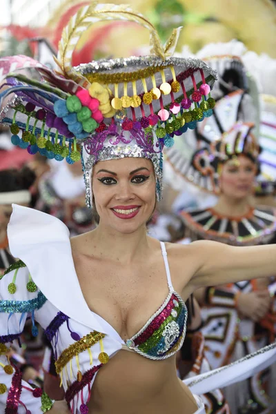 Tenerife maart 05: Een heleboel plezier op de carnavals op straat. — Stockfoto