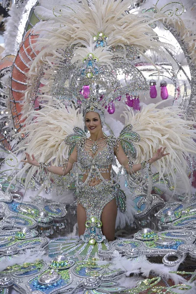 TENERIFE MARZO 05: Mucha diversión en los Carnavales en la calle . — Foto de Stock