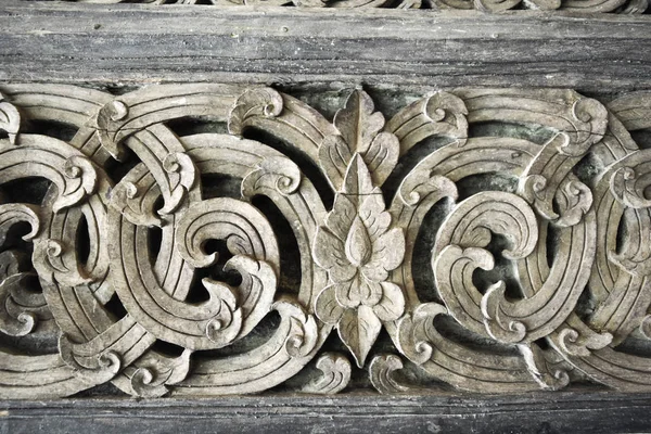 Tahta tahtaya Tayland sanatı oyması