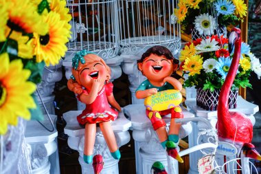 Şehirdeki çocuk şapkaları