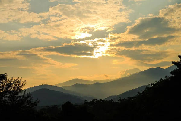 Схід Сонця Над Горами Небом Фоні — стокове фото
