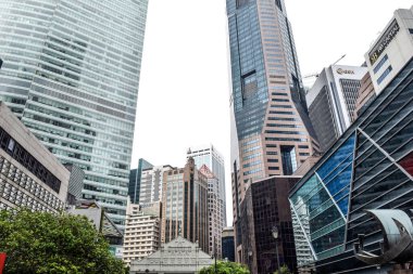 Modern gökdelenlerle şehir manzarası 