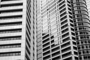 Modern gökdelenlerle şehir manzarası 