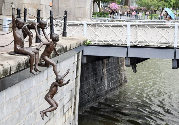 Hollanda, Amsterdam 'daki köprünün manzarası.