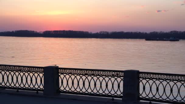 大きな川の美しい夕日 — ストック動画