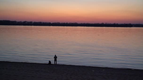 Büyük Nehir Üzerinde Güzel Gün Batımı Şehir Sakinleri Aktif Bir — Stok video