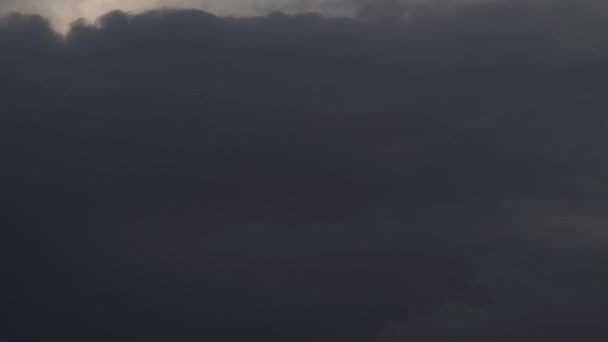 Het Vroege Voorjaar Hemel Voor Regen Wolken Zweven Langzaam Lucht — Stockvideo
