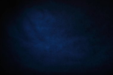 gri siyah mavi bulanık soyut arka plan-Studio duvarı sabit bir ışık ile aydınlatılır