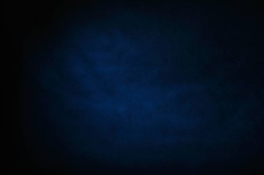 gri siyah mavi bulanık soyut arka plan-Studio duvarı sabit bir ışık ile aydınlatılır