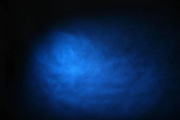 Gris noir bleu flou fond abstrait le mur du Studio est éclairé par une lumière constante — Photo