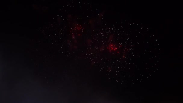 Abstract Gouden Vuurwerk Explosie Transparante Achtergrond Nieuwjaarsvuurwerk Vakantie Vuurwerk Donkere — Stockvideo