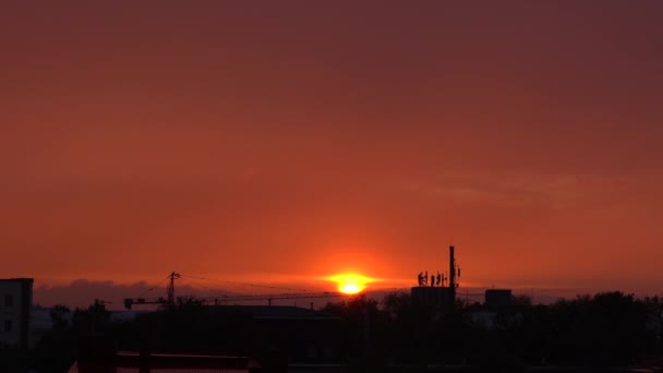 Bir Taşra Kasabası Üzerinde Güzel Gün Batımı Alacakaranlıkta Şehir — Stok video